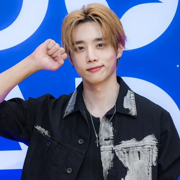 充满粉丝爱意的善旴 (THE BOYZ)人气照片
