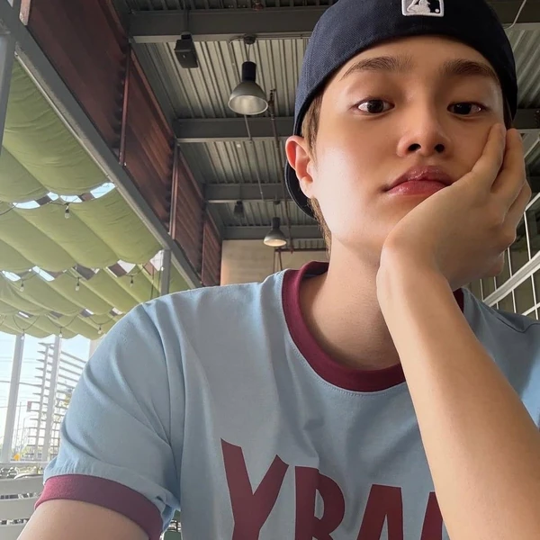 Foto Populer Penuh Cinta untuk Lee Daehwi (AB6IX)