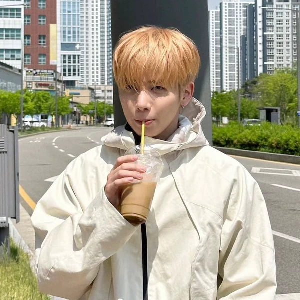 오늘 가장 사랑받은 태현 (투모로우바이투게더)의 모습