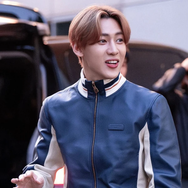 오늘 가장 사랑받은 뱀뱀 (GOT7)의 모습
