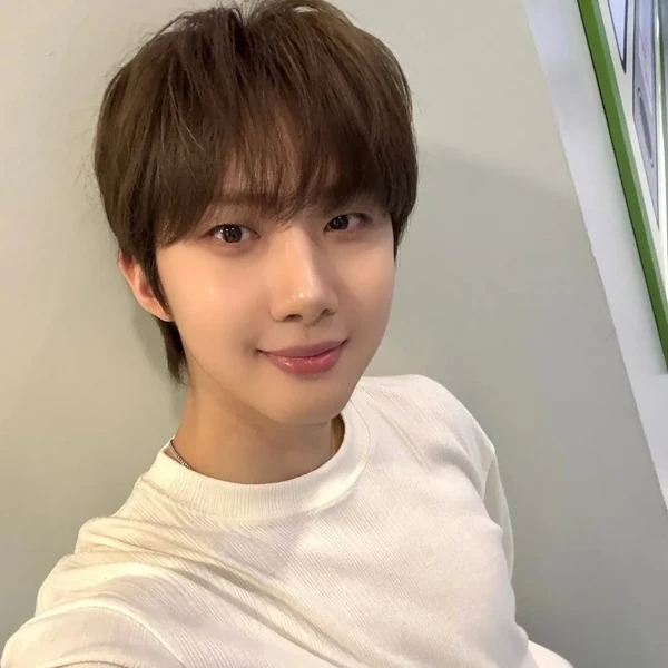 今日最受喜愛的Hui (PENTAGON)