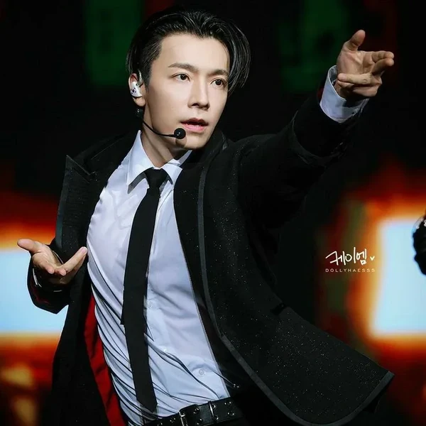 今日最も愛されたドンヘ (Super Junior)の姿