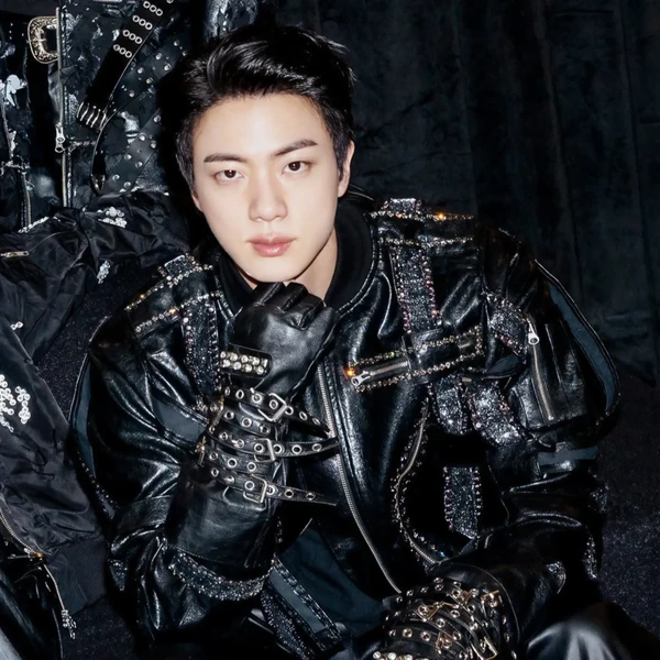 Penampilan Jin (BTS) yang Paling Dicintai Hari Ini