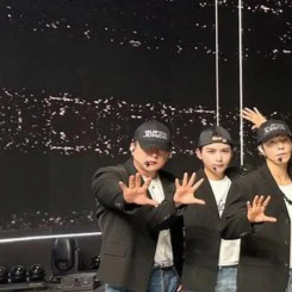Signature photo of Shindong (Super Junior) capturing their charm