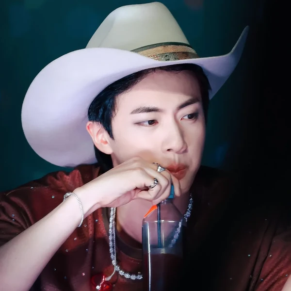 Foto Populer Penuh Cinta untuk Jin (BTS)