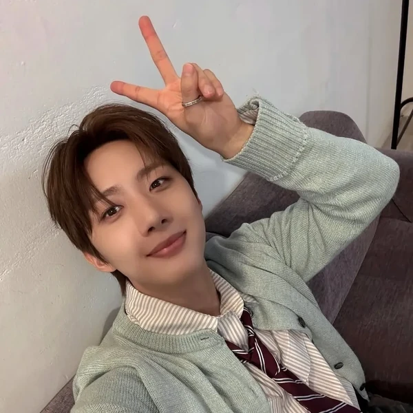 Today's Most Loved Hui (PENTAGON)