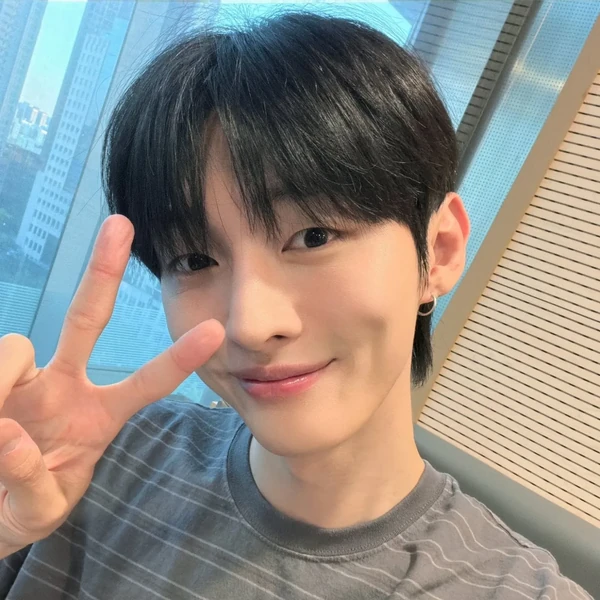 Penampilan Yoon Jisung yang Paling Dicintai Hari Ini