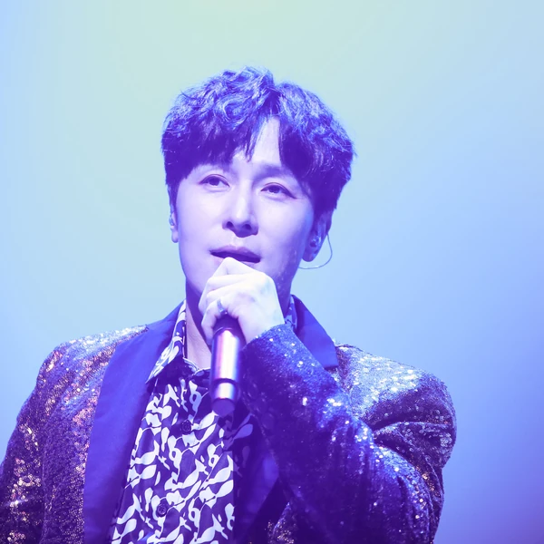 Foto Populer Penuh Cinta untuk Kim Dongwan (SHINHWA)