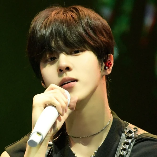 Penampilan Kim Wooseok yang Paling Dicintai Hari Ini