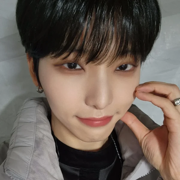 Popular profile picture of 서호 (원어스) loved by fans