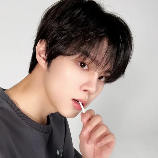 Momen Terbaik Kim Wooseok Pilihan Penggemar