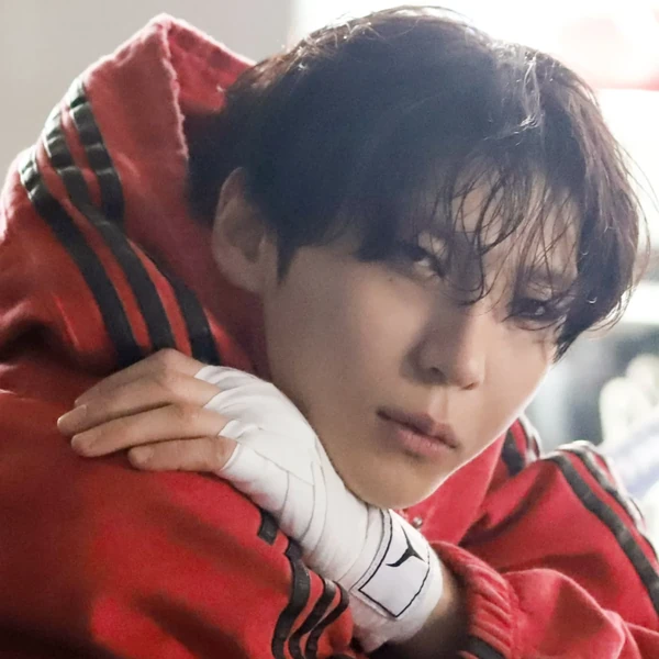 Signature photo of LEO (VIXX) capturing their charm