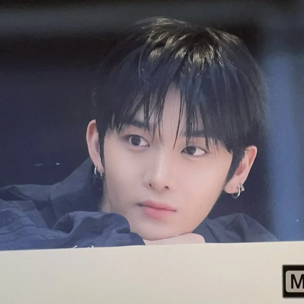 Foto Populer Penuh Cinta untuk Bae Jinyoung