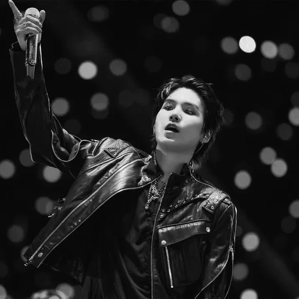 Penampilan SUGA (BTS) yang Paling Dicintai Hari Ini