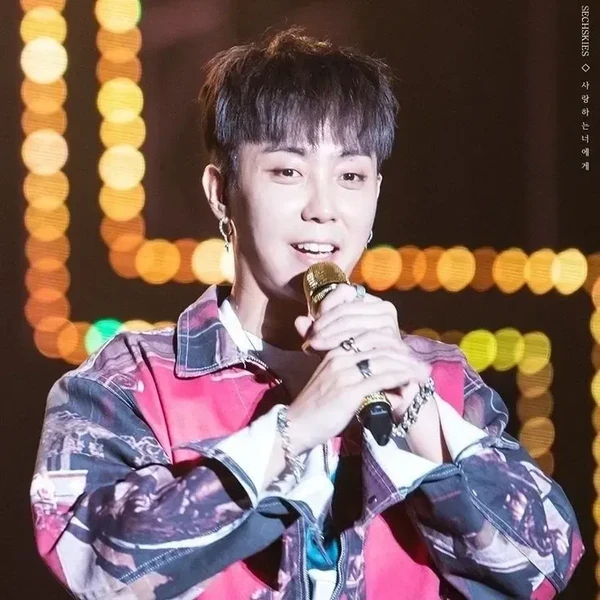 今日最も愛されたウン・ジウォン (SECHSKIES)の姿