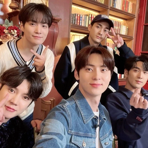 Today's Most Loved NU'EST