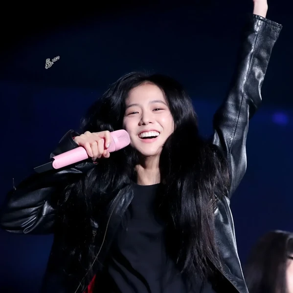 Foto Populer Penuh Cinta untuk Jisoo (BLACKPINK)