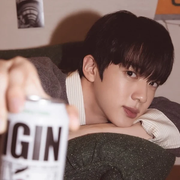 Penampilan Jin (BTS) yang Paling Dicintai Hari Ini