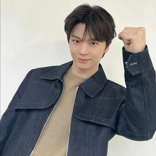 Foto Populer Penuh Cinta untuk Yook Sungjae (BTOB)
