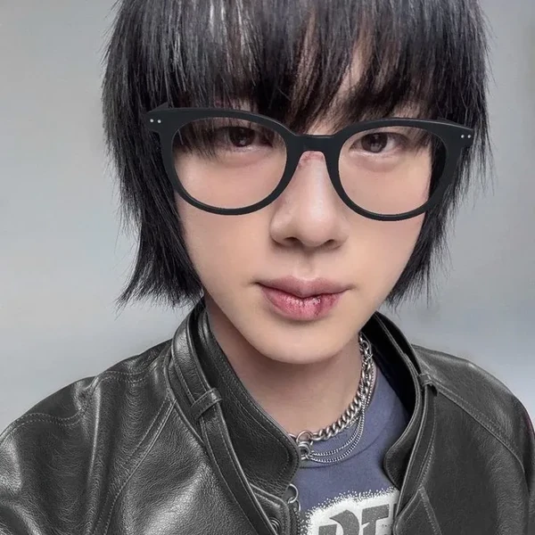 Penampilan Jin (BTS) yang Paling Dicintai Hari Ini