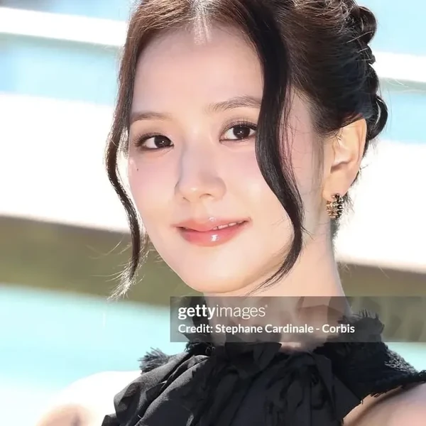 Foto Populer Penuh Cinta untuk Jisoo (BLACKPINK)
