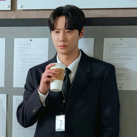 Signature photo of 이준영 capturing their charm