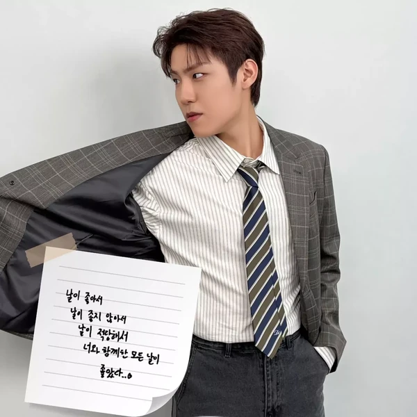 Penampilan Park Woojin (AB6IX) yang Paling Dicintai Hari Ini