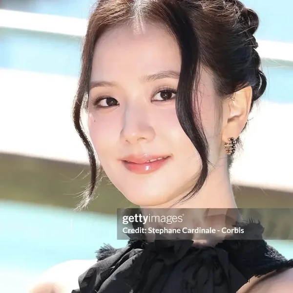 Today's Most Loved Jisoo (BLACKPINK)