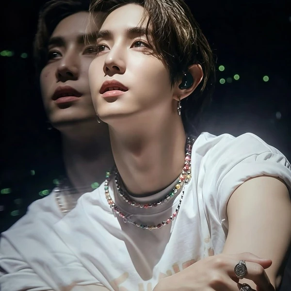 Signature photo of Mark (GOT7) capturing their charm