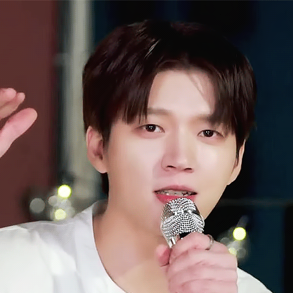 오늘 가장 사랑받은 남우현 (인피니트)의 모습