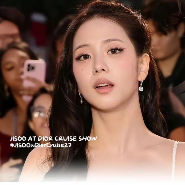 오늘 가장 사랑받은 지수 (BLACKPINK)의 모습