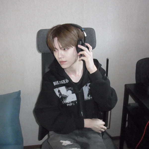 Foto Populer Penuh Cinta untuk Gyehyeon (VERIVERY)