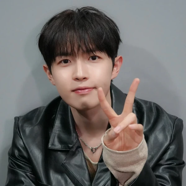 Today's Most Loved Kim Jaehwan