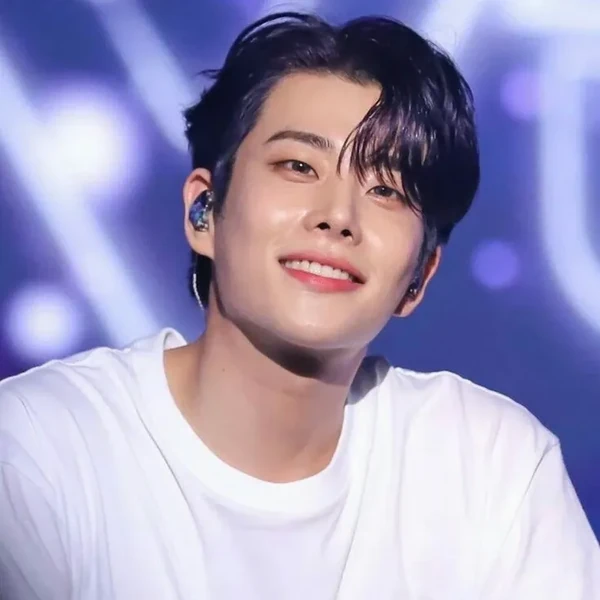 Foto Populer Penuh Cinta untuk MJ (ASTRO)