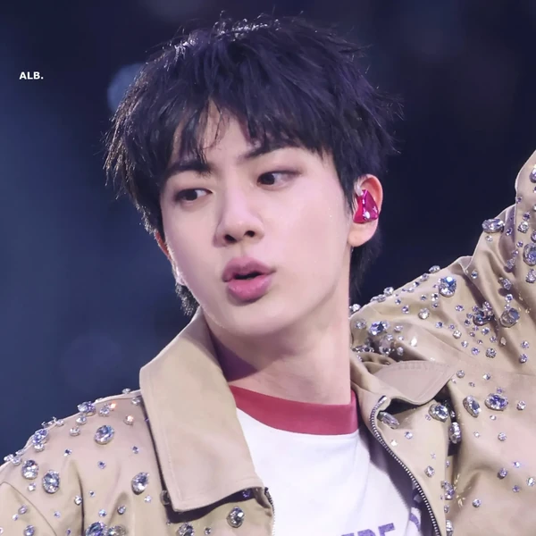 Foto Populer Penuh Cinta untuk Jin (BTS)