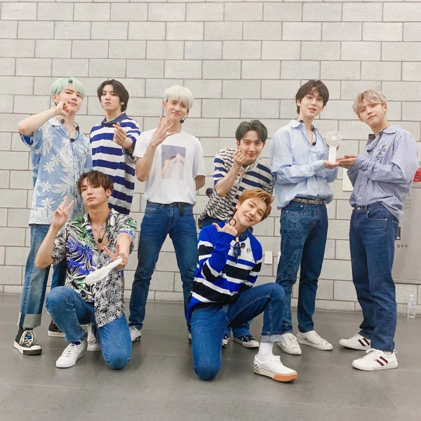 Foto Populer Penuh Cinta untuk PENTAGON