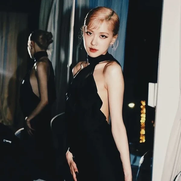 充滿粉絲愛意的ROSÉ (BLACKPINK)人氣照片