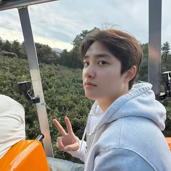 오늘 가장 사랑받은 디오 (EXO)의 모습