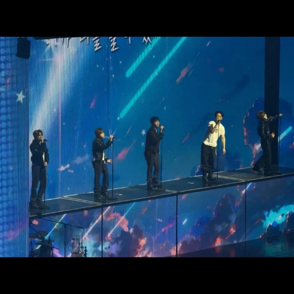 Top Photo Full of iKON Love