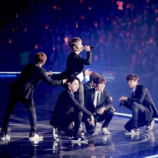 Top Photo Full of SHINHWA Love
