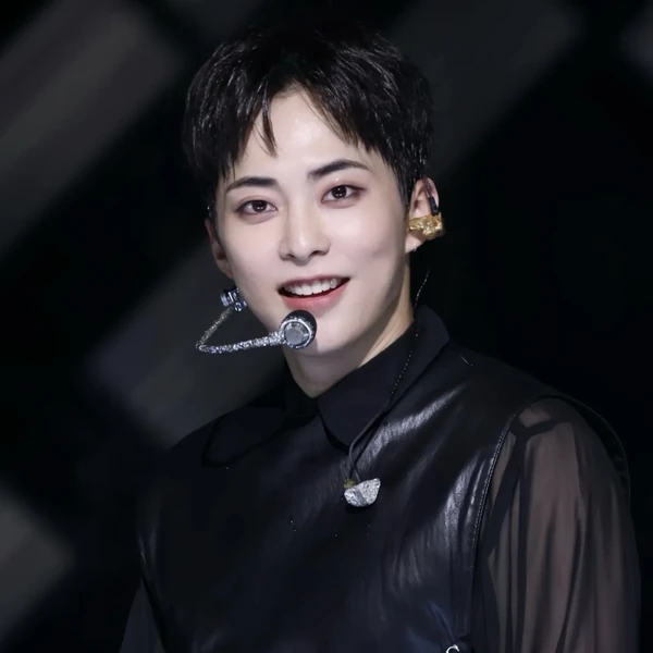 今天最受喜爱的Xiumin (EXO)