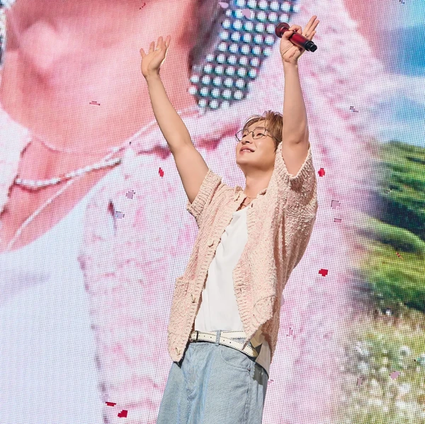 充满粉丝爱意的温流 (SHINee)人气照片