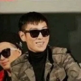 Foto Populer Penuh Cinta untuk T.O.P