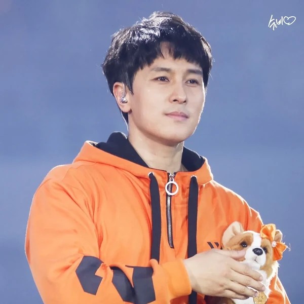오늘 가장 사랑받은 김동완 (신화)의 모습