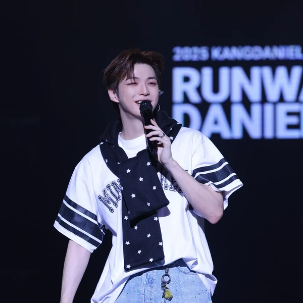 Most popular banner post of Kang Daniel in the community