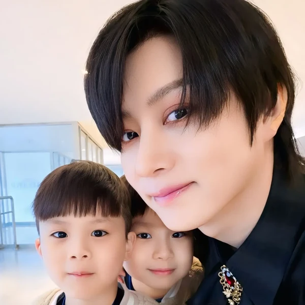 充满粉丝爱意的希澈 (Super Junior)人气照片