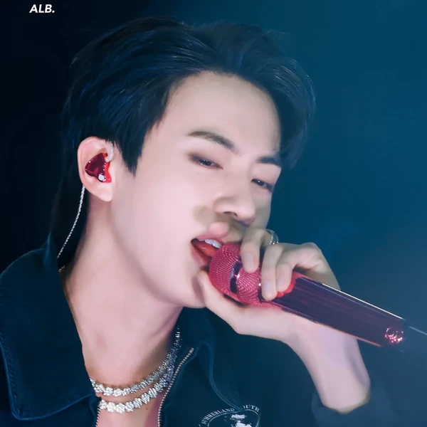 Momen Terbaik Jin (BTS) Pilihan Penggemar