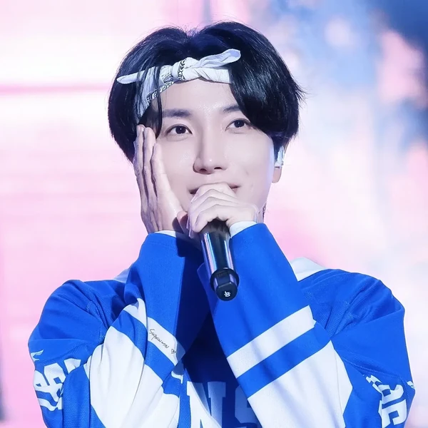 Foto Populer Penuh Cinta untuk Leeteuk (Super Junior)
