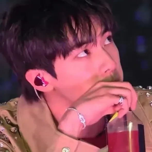 Penampilan Jin (BTS) yang Paling Dicintai Hari Ini