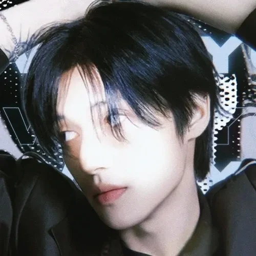 充满粉丝爱意的友榮 (ATEEZ)人气照片